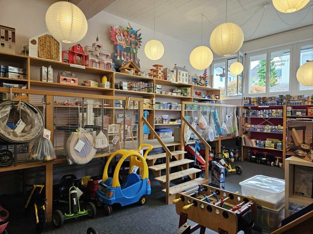 NEUHOF. Büro / Gewerbe / Praxis / Therapie - Ihre Idee ist gesucht!